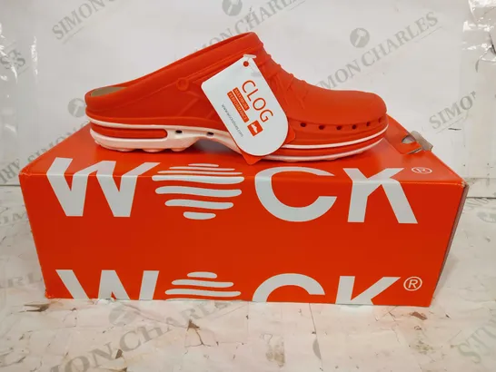 BOXED PAIR OF WOCK WALKSOFT CLOGS IN ORANGE/WHITE UK SIZE 8.5