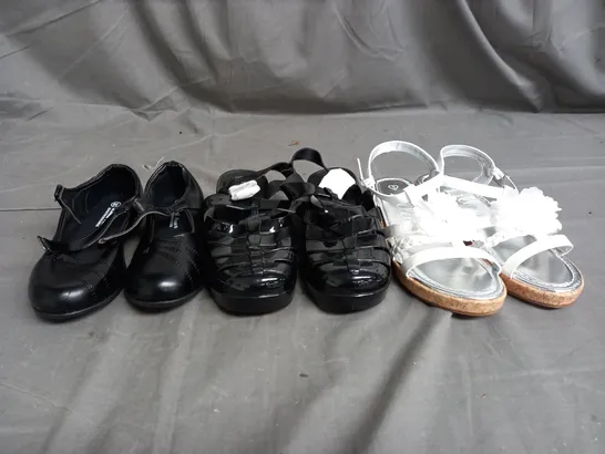 APPROXIMATELY 15 ASSORTED KIDS PAIRS OF SHOES IN VARIOUS COLOURS, STYLES, AND SIZES