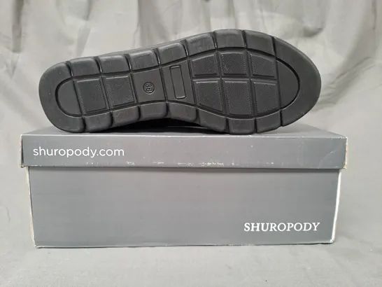 BOXED PAIR OF SHUROPODY VERY SHOES IN BLACK UK SIZE 5