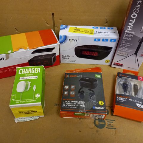 LOT OF APPROXIMATELY 20 ELECTRICAL ITEMS TO INCLUDE FM ALARM CLOCK, HALOSTICK, WIRELESS EARPHONES ETC