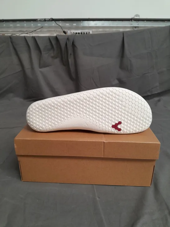 BOXED PAIR OF  VIVOBAREFOOT PRIMUS LITE KNIT SHOES SIZE EU 43 