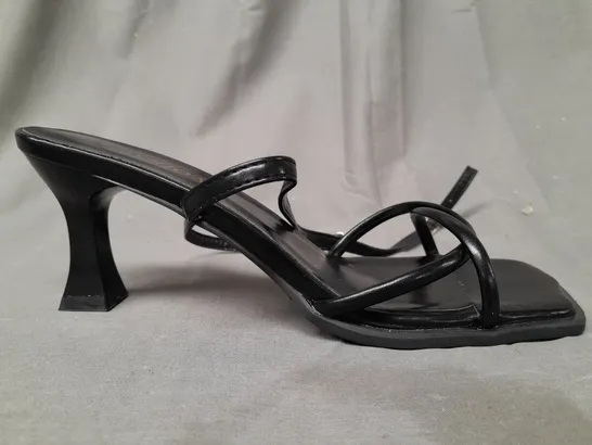 BOXED PAIR OF FASHION OPEN TOE HEELED STRAPPY SANDALS IN BLACK EU SIZE 40