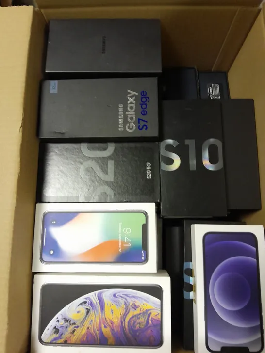 APPROXIMATELY 30 EMPTY SMARTPHONE DISPLAY BOXES FOR VARIOUS MODELS TO INCLUDE IPHONE & SAMSUNG 