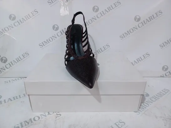 BOXED PAIR OF REISS DAPHNE SLINGBACK HEELS IN POMEGRANATE SIZE 6