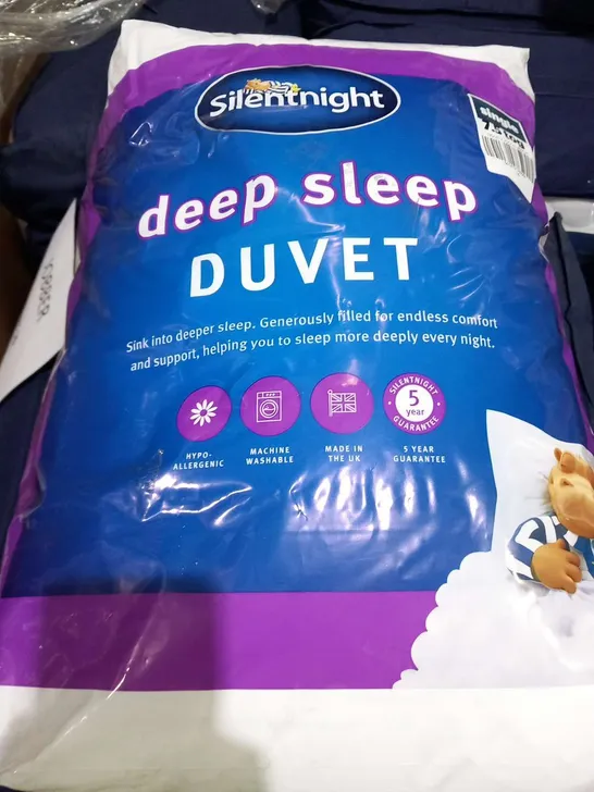 APPROXIMATELY FOUR BRAND NEW BAGGED SILENTNGHT DEEP SLEEP DUVET SINGLE 7.5 TOG 135CM X 200CM