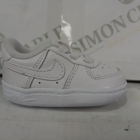 BOXED PAIR OF NIKE FORCE 1 CRIB INFANT SHOES IN WHITE UK SIZE 1.5