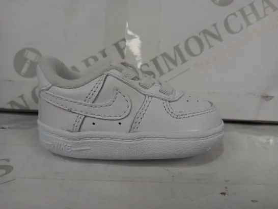 BOXED PAIR OF NIKE FORCE 1 CRIB INFANT SHOES IN WHITE UK SIZE 1.5