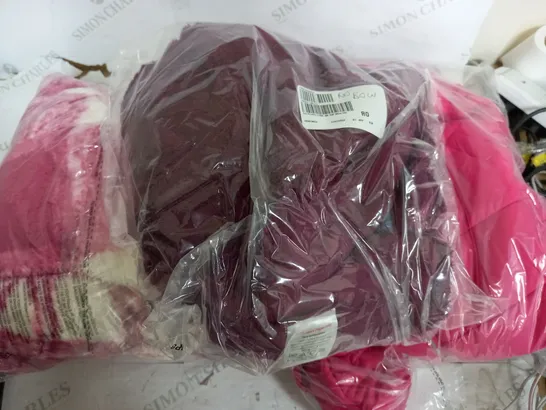 LARGE BOX OF APPROXIMATELY 10 CLOTHING ITEMS ALL IN DIFFRENT COLOURS AND SIZES 