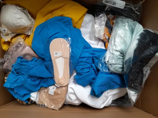 BOX OF APPROXIMATELY 15 ASSORTED ITEMS TO INCLUDE - DRESSES , JUMPERS , AND  T-SHIRTS ETC