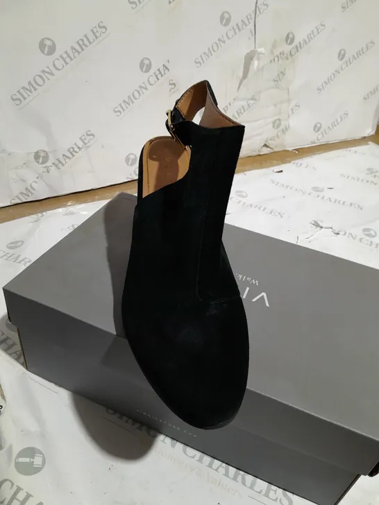 BOXED VIONIC LACEY SHOE BLACK SUEDE SIZE 9