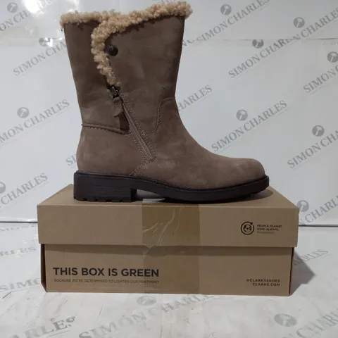 BOXED PAIR OF CLARKS OPAL BOOTS IN PEBBLE UK SIZE 6
