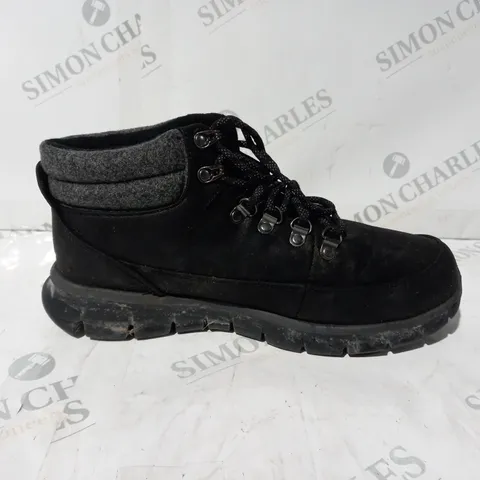 PAIR OF SKECHERS SYNERGY WARM TECH BOOTS IN BLACK UK SIZE 5.5