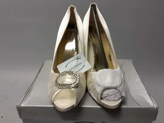 12 BOXED CASANDRA OPEN TOE HEELS IN IVORY IN VARIOUS SIZES