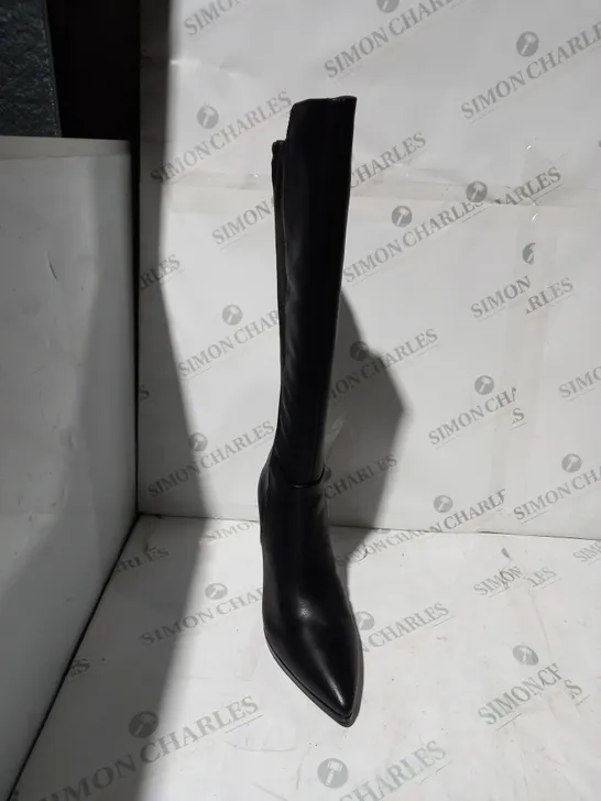 BOXED PAIR OF RUTH LANGSFORD KNEE BOOTS IN BLACK UK SIZE 7