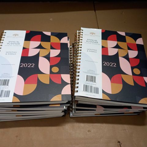 LOT OF 14 2022 ANNUAL PLANNERS