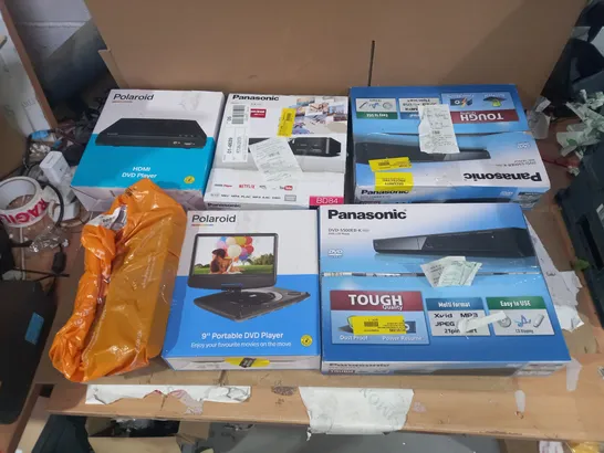 LOT OF APPROX 6 ASSORTED DVD AND BLU-RAY PLAYERS TO INCLUDE PANASONIC AND POLAROID