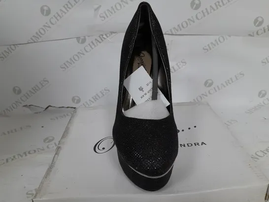 BOXED PAIR OF OCCASSIONS BY CASANDRA CLOSED TOE HEELS IN SPARKLE BLACK - SIZE 5
