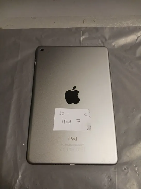 APPLE IPAD MINI 4 TABLET IN SILVER