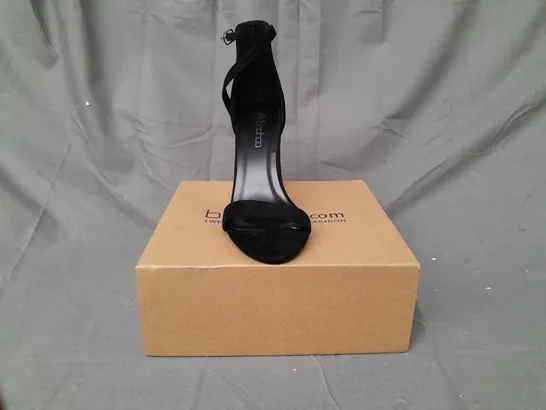 BOXED PAIR OF BOOHOO OPEN TOE HIGH HEEL SHOES IN BLACK SIZE 7