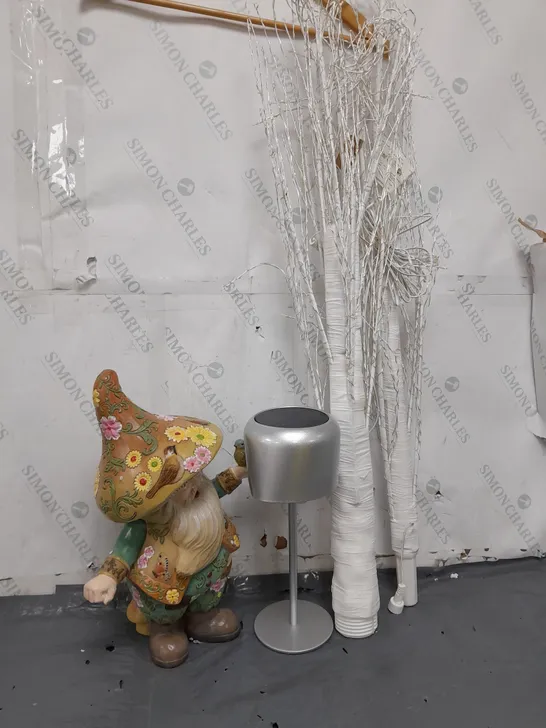 APPROXMATELY 9 ASSORTED ITEMS TO INCLUDE GARDEN GNOME, SOLAR LAMP, PRE-LIT DECOR TREE, ETC