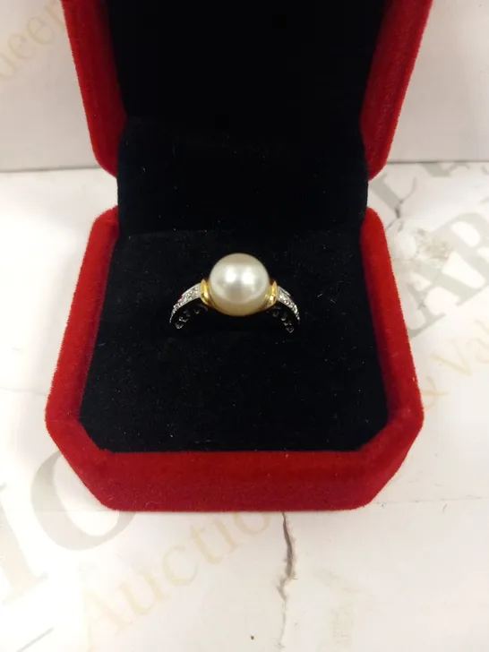 18CT GOLD PEARL AND DIAMOND RING