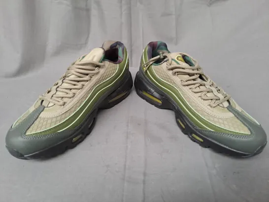 BOXED PAIR OF NIKE AIR MAX 95 SP SHOES IN GREEN/BLACK UK SIZE 9