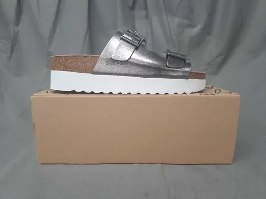 BOXED PAIR OF SAINT + SOFIA OPEN TOE PLATFORM SUTTON SLIDERS IN GUNMETAL UK SIZE 6