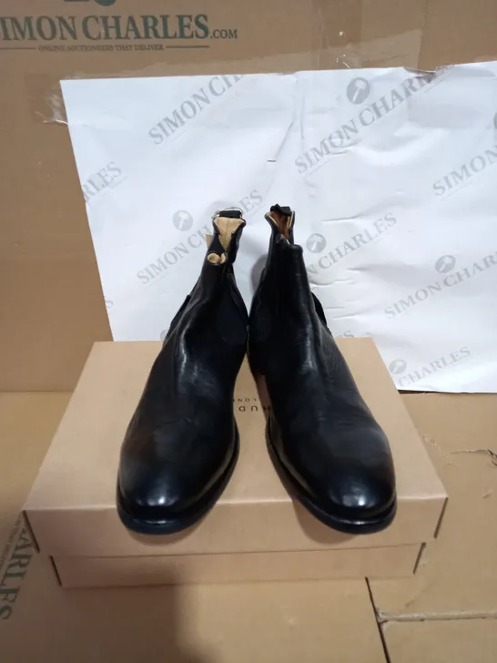 BOXED PAIR OF HUDSON WATCHLEY CHELSEA BOOTS SIZE 11