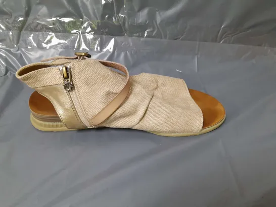 BLOWFISH MALIBU BUTTERFLY SANDALS CASHEW SIZE 6