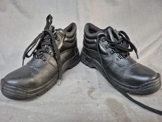 BOXED PAIR OF CENTEK SHOES IN BLACK EU SIZE 38