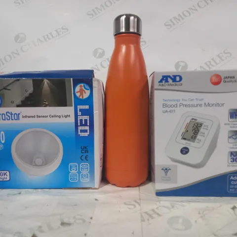 BOX OF APPROXIMATELY 15 ASSORTED HOUSEHOLD ITEMS TO INCLUDE BLOOD PRESSURE MONITOR, STAINLESS STEEL WATER BOTTLE IN ORANGE, EXTRASTAR CEILING LIGHT, ETC