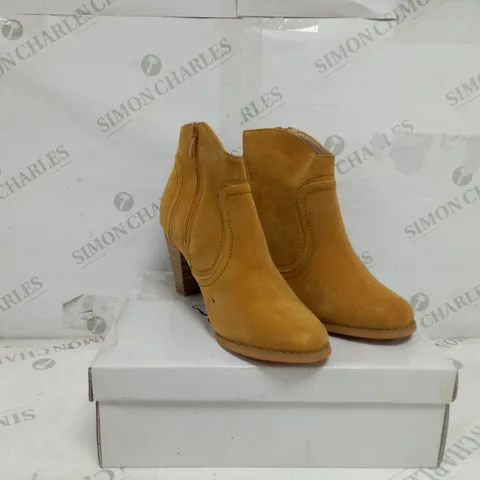 5 BOXED PAIRS OF KRUSH HEELED BOOTS IN MUSTARD TO INCLUDE SIZES 3, 6, 8 