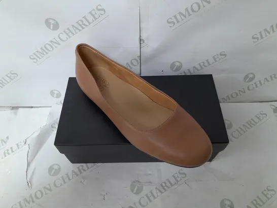 NATURALIZER LEATHER BALLET FLAT SHOE IN BROWN SIZE 6