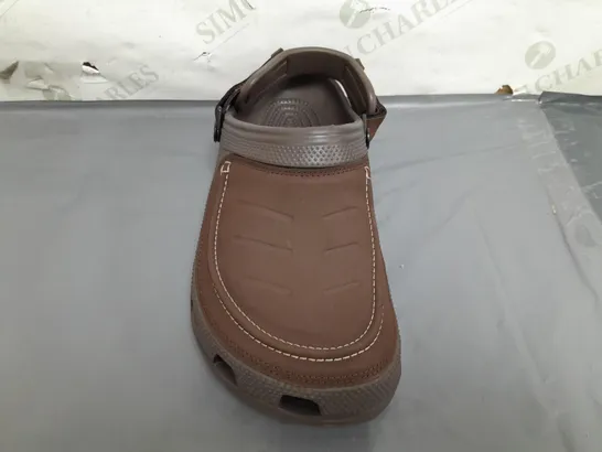 PAIR OF CROCS VISTA II CLOGS IN BROWN UK SIZE 9