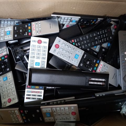 LOT OF APPROXIMATELY 30 ASSORTED REMOTE CONTROLS