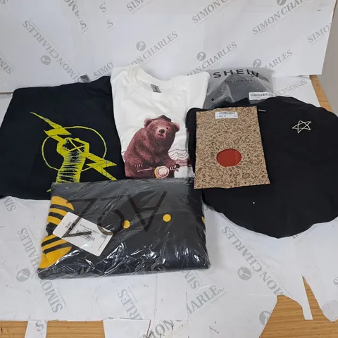 BOX OF ASSORTED CLOTHING TO INCLUDE T-SHIRTS, HOODIES, JACKETS ETC