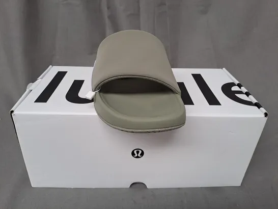 BOXED PAIR OF LULULEMON RESTFEEL SLIDERS IN OLIVE UK SIZE 5.5