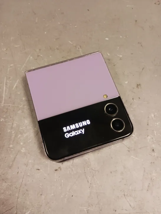 SAMSUNG GALAXY Z FLIP SMARTPHONE 