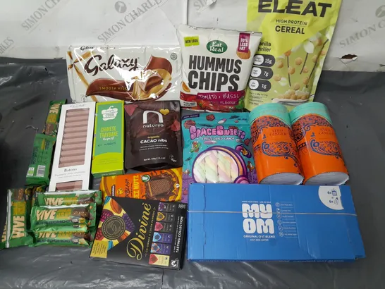 LOT OF 13 ASSORTED FOOD ITEMS TO INCLUDE NATURYA CACAO NIBS, STEM GINGER BISCUITS AND MY OM OAT DRINKS