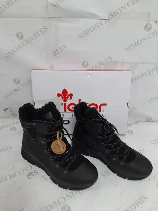 BOXED RIEKER CHUNKY BOOT IN BLACK - SIZE 7.5