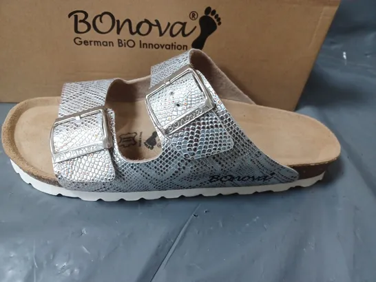 BOXED PAIR OF BONOVA SANDALS WHITE SNAKE SKIN PRINT DESIGN SIZE 6 UK