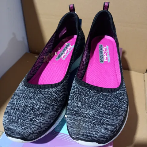 SIZE 7 SKECHERS MICROBURST PUMP CHARCOAL