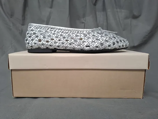 BOXED PAIR OF PILCRO SHOES IN METALLIC SILVER EU SIZE 38