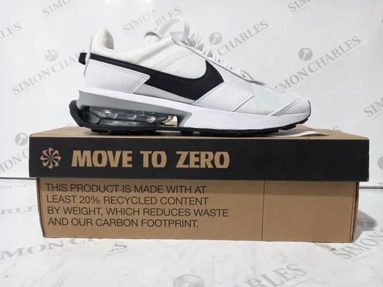 BOXED PAIR OF NIKE AIR MAX SHOES IN WHITE/BLACK UK SIZE 4.5