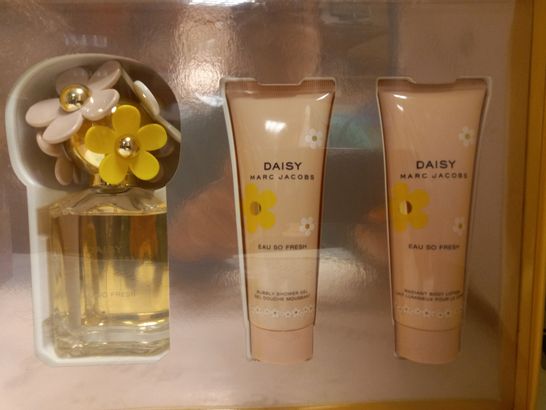 MARC JACOBS - DAISY - EAU SO FRESH GIFT SET WITH EAU DE TOILETTE, BODY LOTION & SHOWER GEL