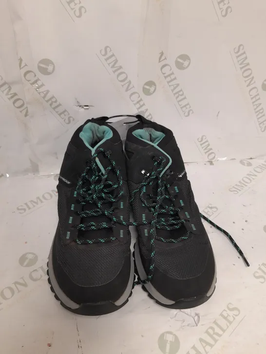 SKETCHERS DISCOVER BOOTS SIZE 7 