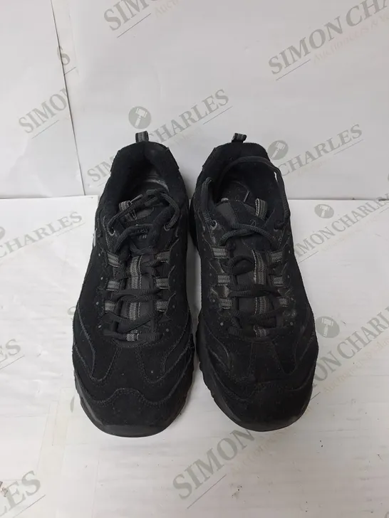 BOXED SKETCHERS D LITES LACE TRAINER IN BLACK SIZE 7