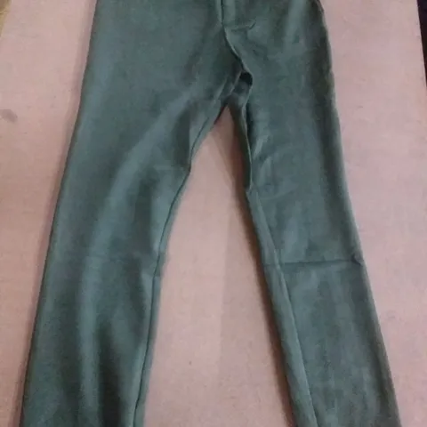 BOX OF APPROXIMATELY 20 MARLAWYNNE STRETCH FAUX SUEDE JEAN REGULAR THYME SIZE 12