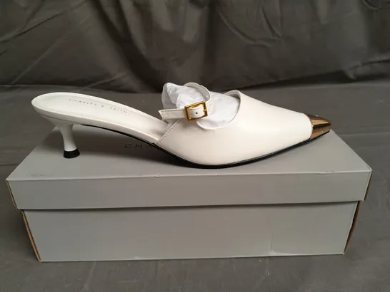 BOXED PAIR OF CHARLES&KIETH WHITE LADIES SHOES SIZE EU40