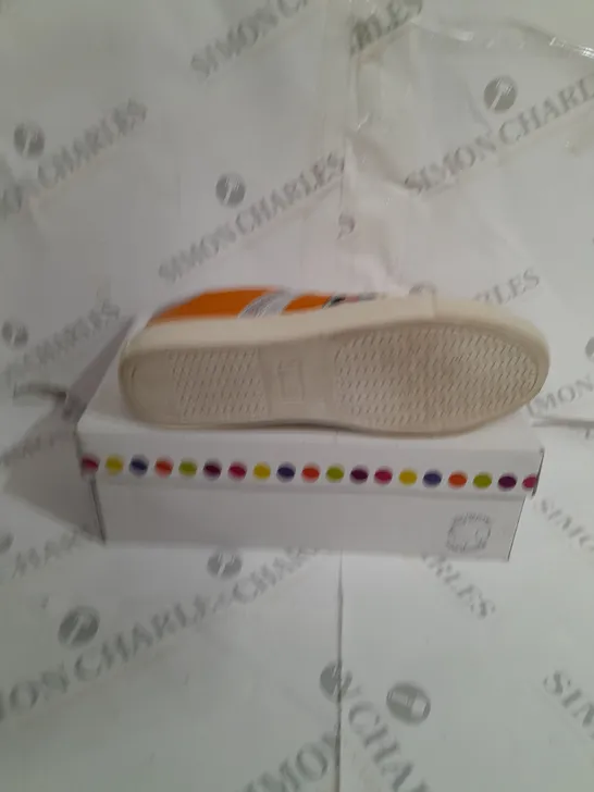 BOXED ADESSO ORANGE CASUAL TRAINERS SIZE 6